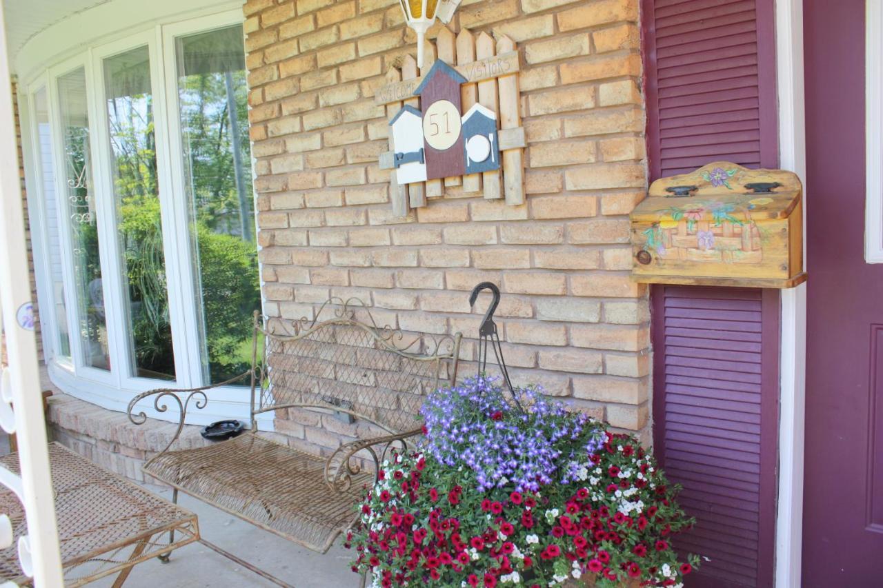 Carrousel Bed & Breakfast Cayuga Exterior foto