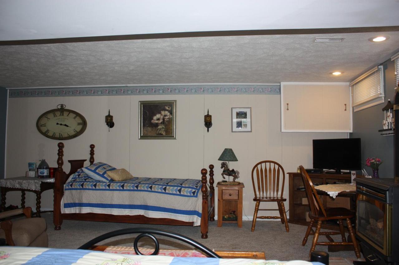 Carrousel Bed & Breakfast Cayuga Habitación foto